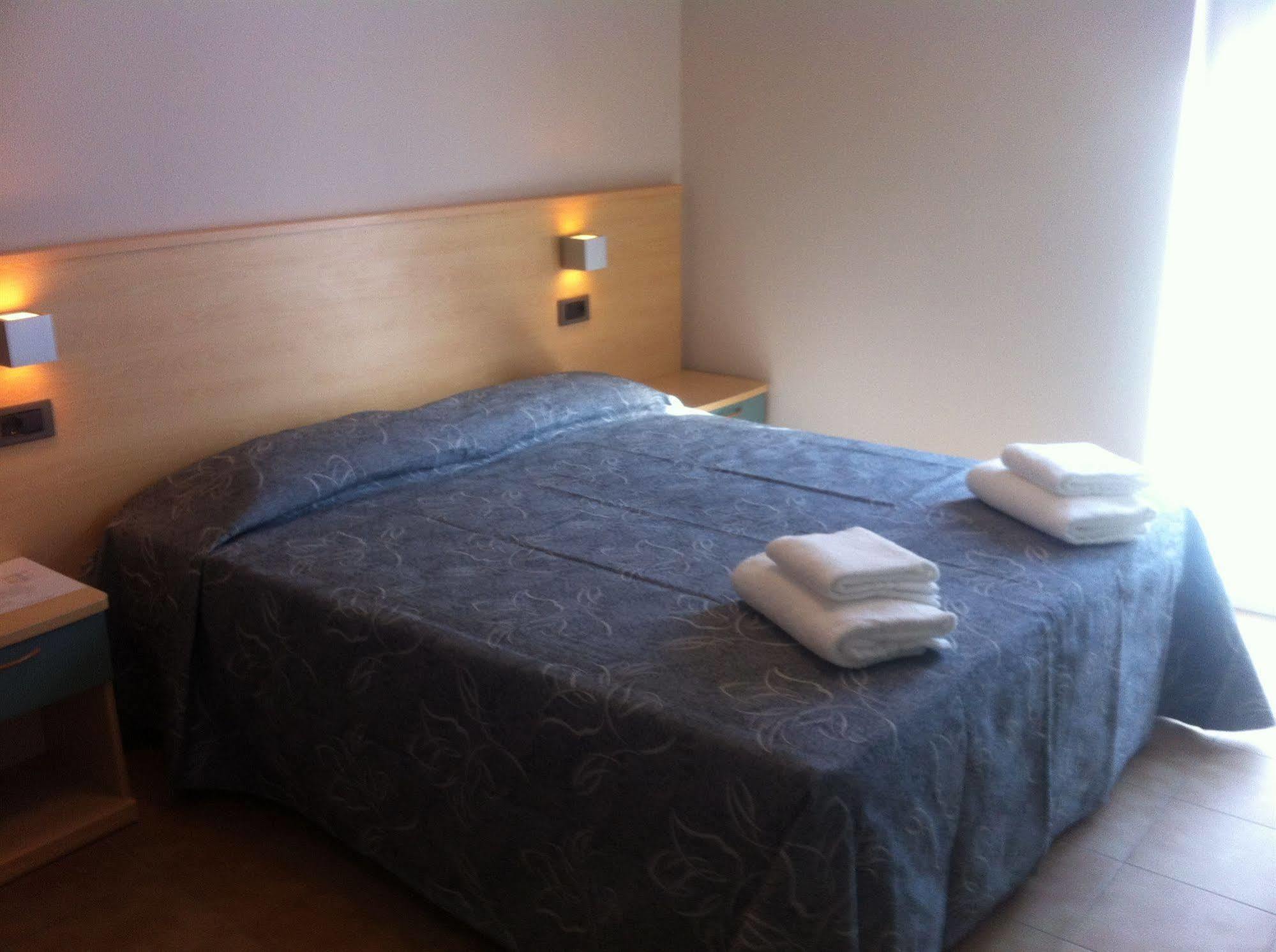 Hotel San Benedetto ペスキエーラ・デル・ガルダ エクステリア 写真